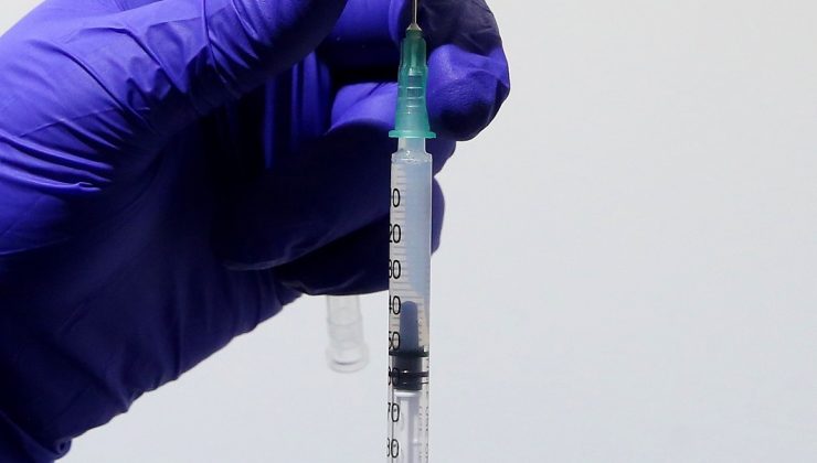 Yunanistan’da aşı olmayan yaklaşık 7 bin sağlık çalışanı görevden uzaklaştırıldı