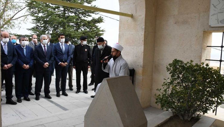 Yunus Emre, türbesi başında anıldı