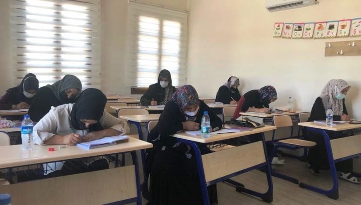 Yunusemre ile okuma yazma öğreniyorlar