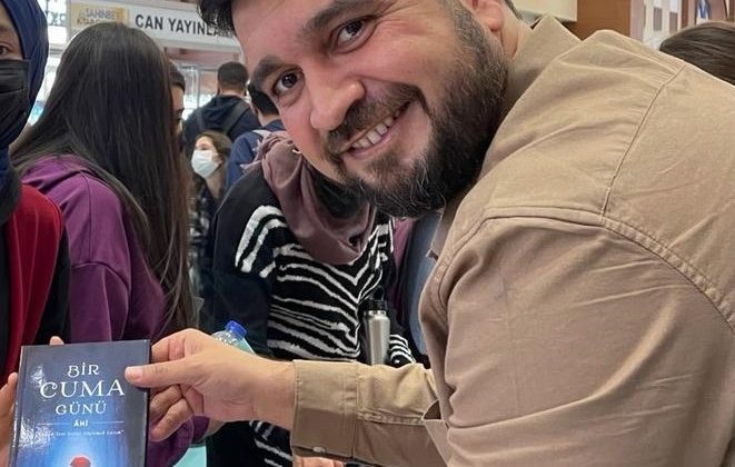 21 yılda yazılan kitaba fuarlarda yoğun ilgi