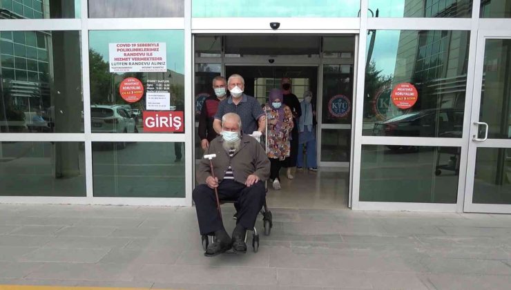 3 doz aşı olan 92 yaşındaki dede korona virüsü yendi