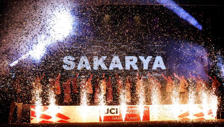 30 ülkeden 250 sporcu ter dökecek: Açılış seremonisi nefes kesti