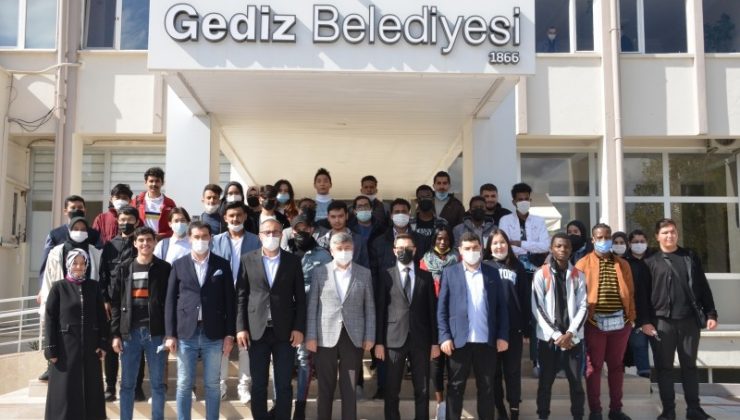 43 ülkeden 43 öğrenci Başkan Akçadurak’ı ziyaret etti