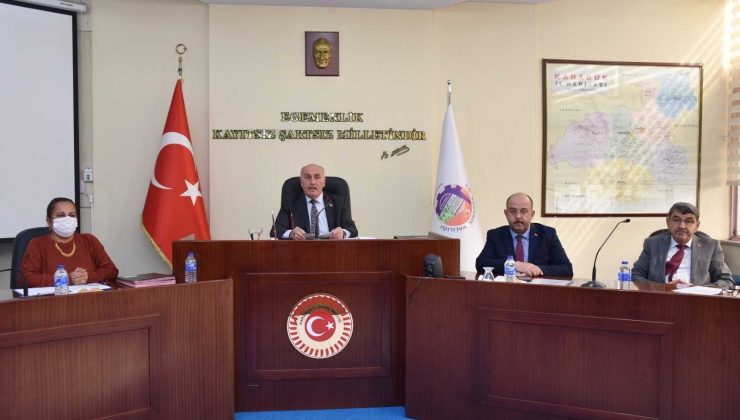 50 kilometrelik sıcak asfalt köy yollarına döküldü