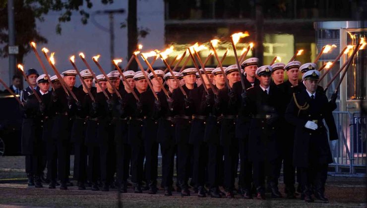 Afganistan’daki görevi sona eren Alman ordusuna meşaleli tören
