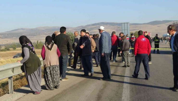 Afyonkarahisar’da feci kaza: 3 ölü, 1 yaralı