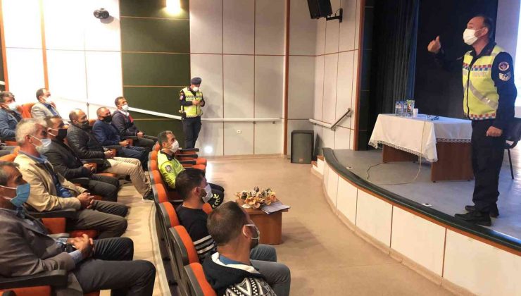 Ahlat’ta servis şoförlerine yönelik bilgilendirme semineri