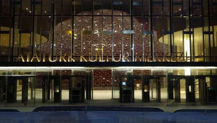 AKM’nin ışıkları yakıldı, son rötuşlar yapıldı