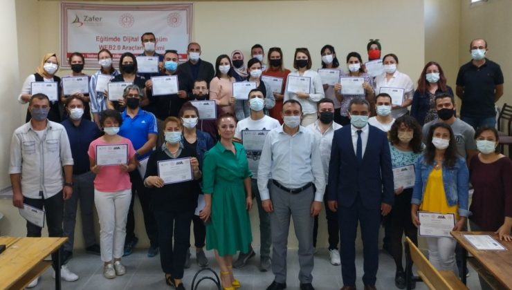 Alaşehir’de 40 öğretmen ’Dijital dönüşüm eğitimi’ sertifikası aldı