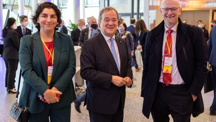 Almanya’da birlik elçisi seçilen Doktor Gürsoy, Merkel’le bir araya geldi