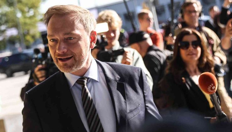 Almanya’da “trafik ışığı koalisyonu” için ilk üçlü görüşme