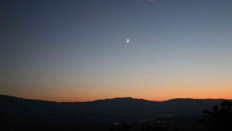 Amasya’da gökyüzünde ay ile yıldızın duygulandıran buluşması