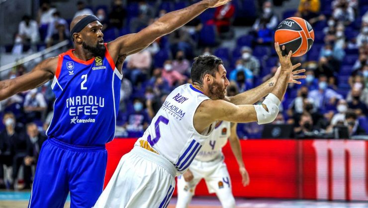 Anadolu Efes, Euroleague’e mağlubiyetle başladı