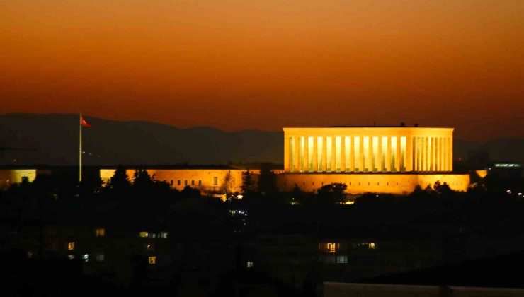 Ankara’da gün batımı ve dolunay manzarası mest etti