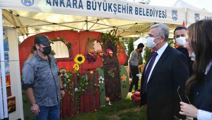 Ankara’da tiyatro sezonu düzenlenen şenlikle başladı