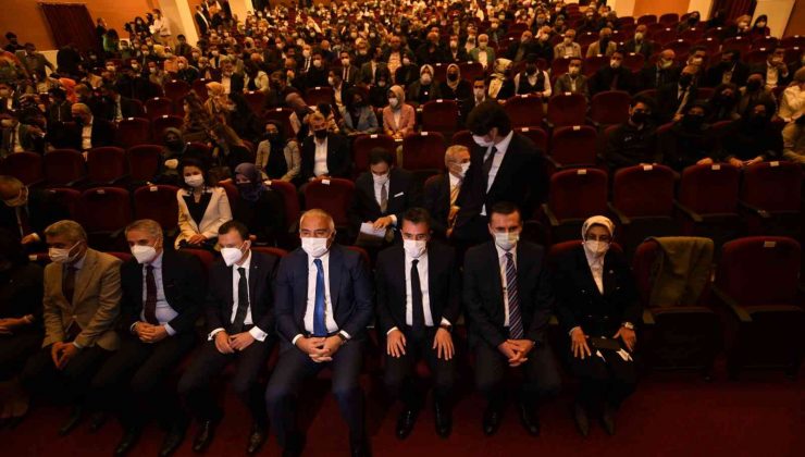 Ankara’nın en büyük tiyatro salonu olan Devlet Tiyatroları Pursaklar Sahnesi açıldı