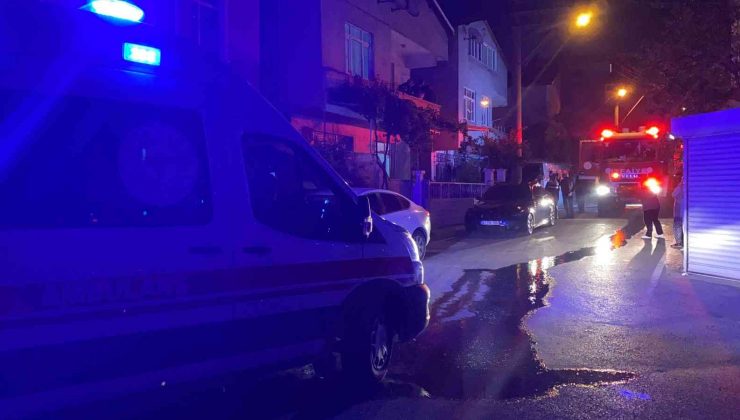 Apartmanın çatı katında çıkan yangın korkuttu