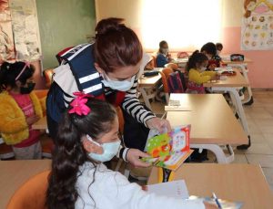 Ardahan’da “Güvenli Okul, Güvenli Gelecek Projesi” kapsamında jandarma ekipleri denetim yaptı