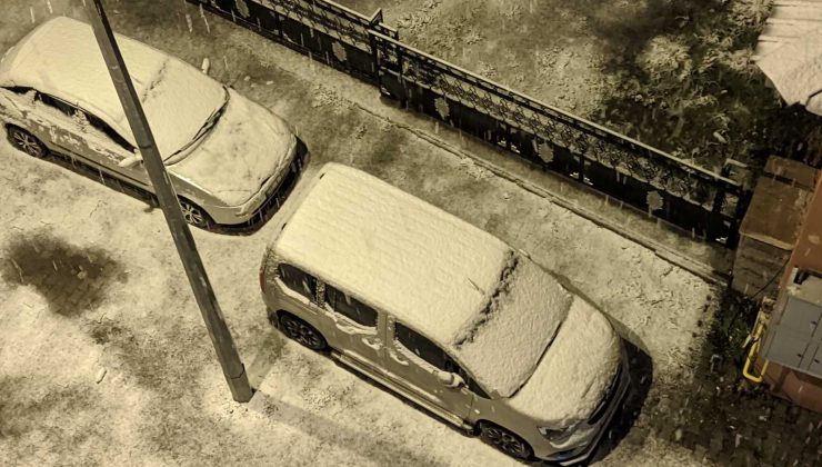 Ardahan’da mevsimin ilk karı yağdı