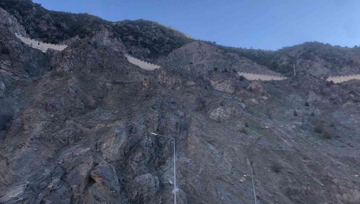 Artvin-Erzurum karayolu heyelan nedeniyle ulaşıma kapandı