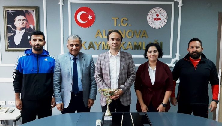 Ayak tenisine Altınova damgası