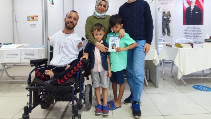 Ayaklarıyla yazdı ayaklarıyla imzaladı