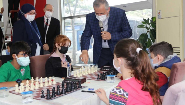 Bafra’da düzenlenen satranç turnuvasına 17 ilden 200 sporcu katıldı