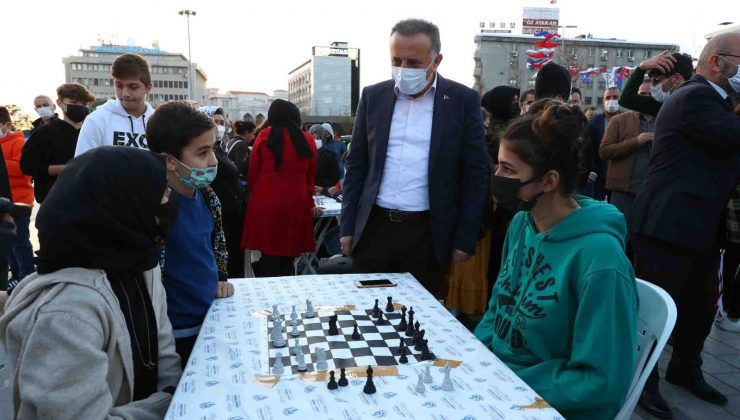 Bağcılar Meydan’da satranç oynadılar