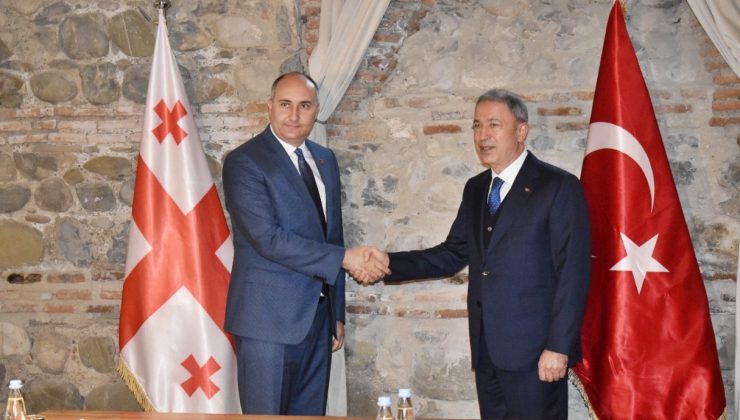 Bakan Akar, Gürcistan Savunma Bakanı Burculadze ile görüştü