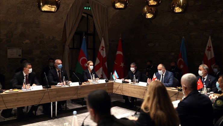 Bakan Akar, Gürcistan-Türkiye-Azerbaycan Savunma Bakanları Toplantısı’na katıldı