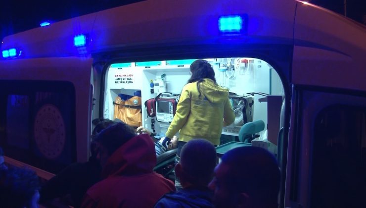 Bakırköy’de otomobil duvara çarptı: 3 yaralı