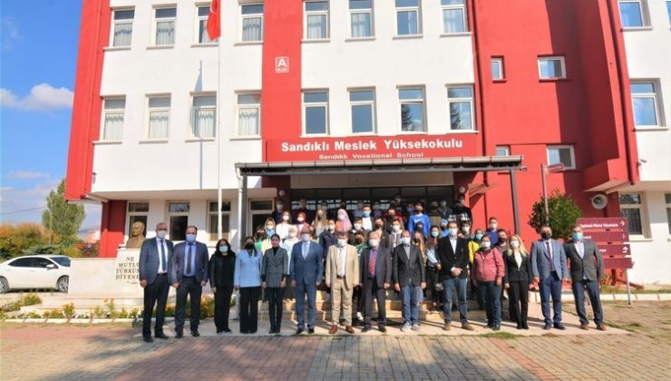 Başkan Çöl üniversite öğrencileri ile bir araya geldi