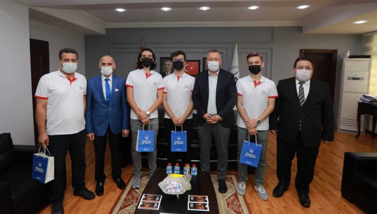 Başkan Işıksu, Teknofest öğrencileri ile bir araya geldi