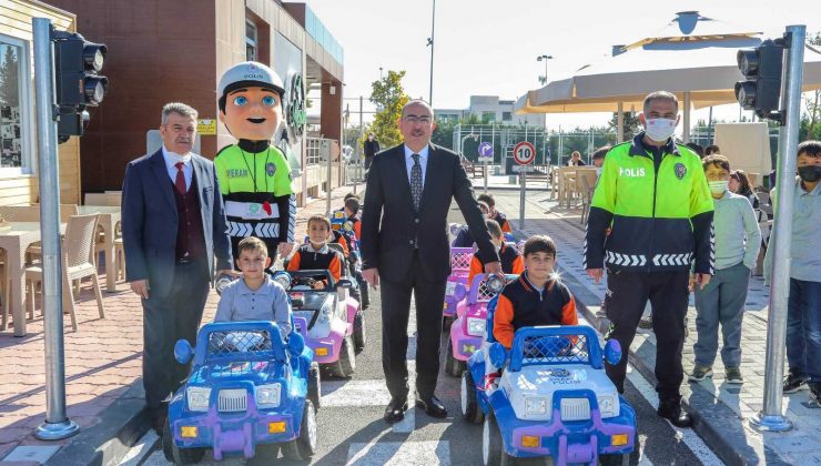 Başkan Kavuş, trafik eğitiminde çocuklara eşlik etti