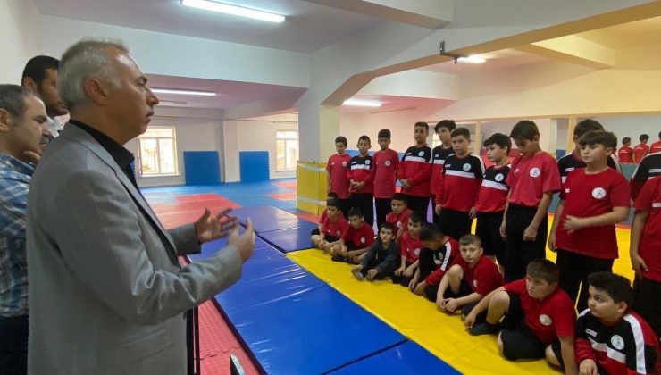 Başkan Öztürk sporcularla