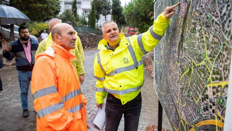 Başkan Soyer’den yağmur altında İZSU mesaisi