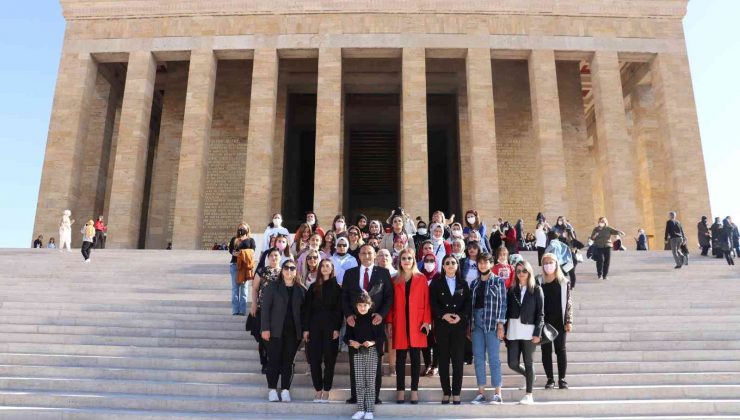 Başkan Yılmaz, Mersin’den 350 kadın ile birlikte Ata’nın huzuruna çıktı