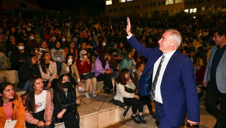 Başkan Zolan, PAÜ’yü kazanan gençlere Denizli’yi anlattı