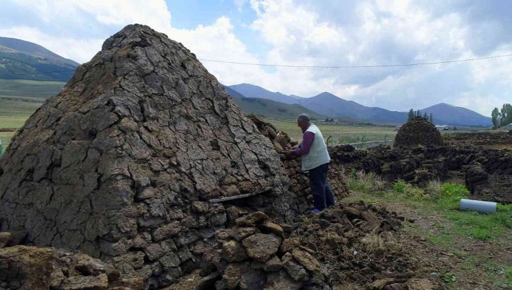 Bayburt’ta köylerin vazgeçilmez yakıtı tezek oldu