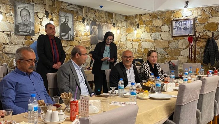 Belediye Başkanından, personeline veda yemeği