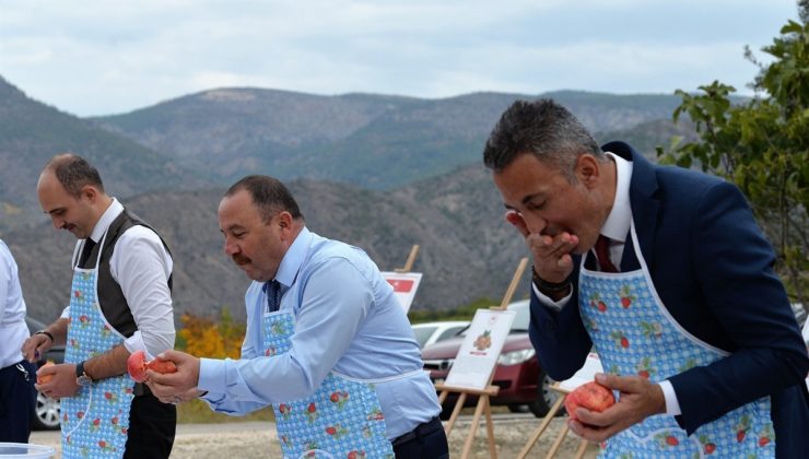 Belediye başkanları ’Nar yeme’ ve ’Nar suyu sıkma’ yarışmasında kıyasıya yarıştı