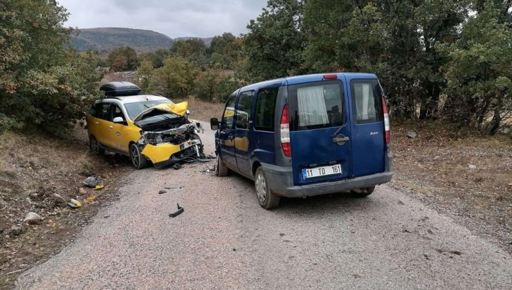 Bilecik’te 2 araç kafa kafaya çarpıştı: 1 yaralı