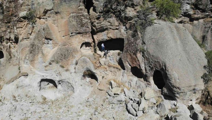 Bingöl’de 7 odalı kaya kilisesi keşfedildi