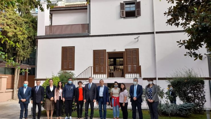 BioNTech’in kurucu ortakları Özlem Türeci ve Uğur Şahin Selanik’te Atatürk Evi’ni ziyaret etti
