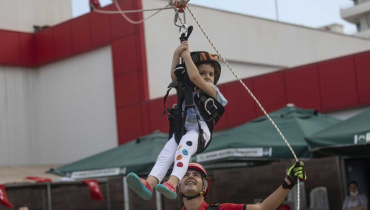 Bir günlüğüne itfaiyeci oldular