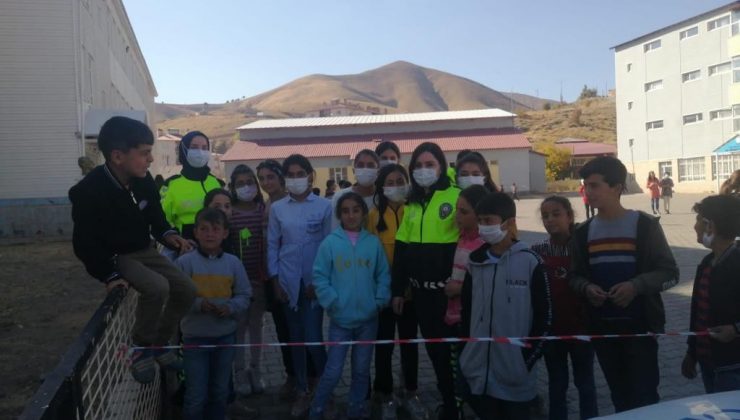 Bitlis’te öğrencilere trafik eğitimi verildi