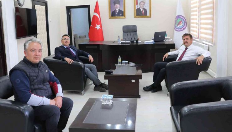 Bulduğu hastalığa ismi verilen beşinci Türk doktor olan Doç. Dr. Sedat Işıkay, Vali Sarıibrahim’i ziyaret etti