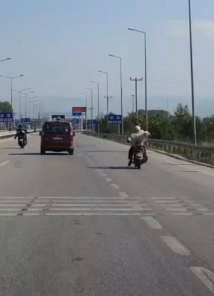 Bursa’da köpeğin tehlikeli yolculuğu