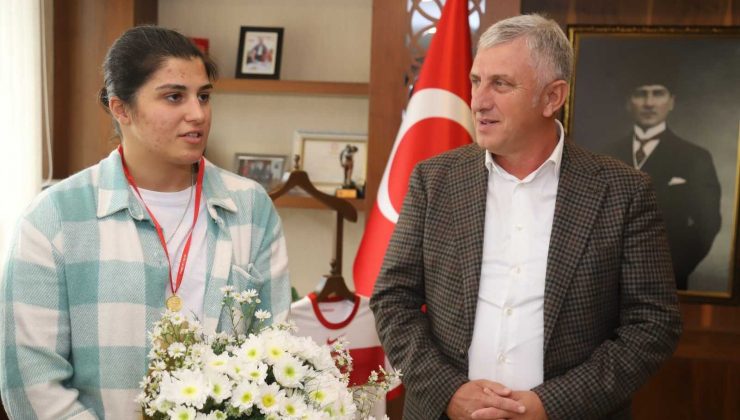 Busenaz Sürmeneli: “Sizi ağlatmaya devam edeceğim”