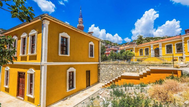 Büyükşehir, tarihi yapılara hayat vermeye devam ediyor